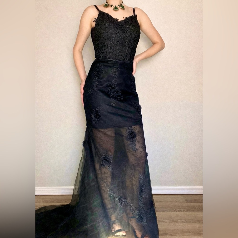 Elegant Black Lace Evening Gown